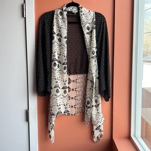 UO Flowy Patterned Kimono